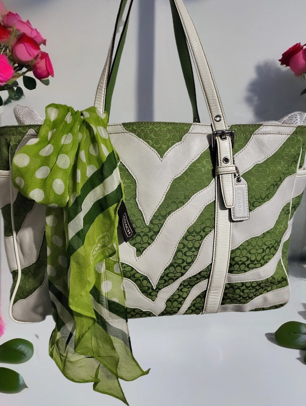 Coach Vintage Green And White Limited Edition Zebra Large Galkery Tote. - Picture 7 of 7